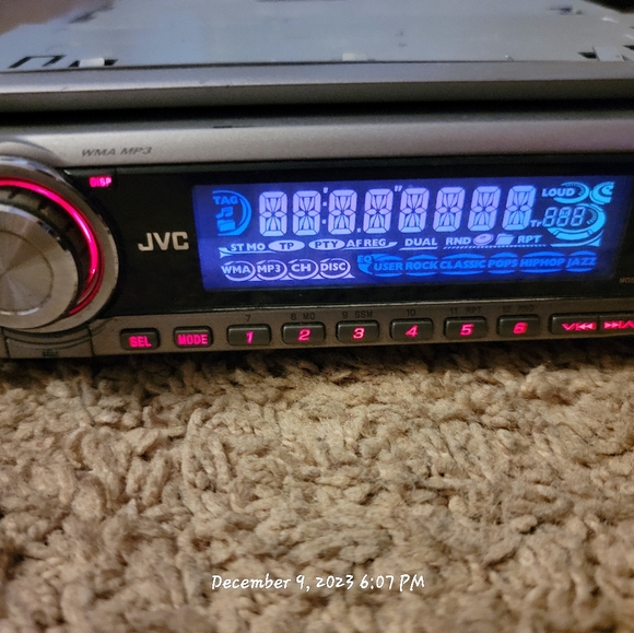 JVC CAR STEREO & ROCKFORD FOSGATE AMP - Picture 9 of 10